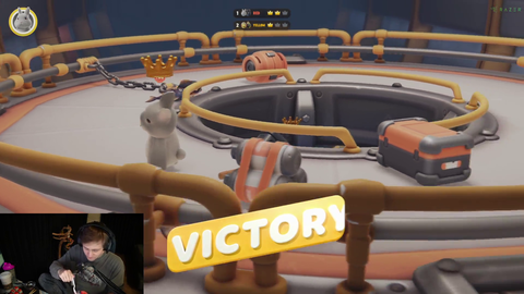 Soda and Vei Take a Picture Together