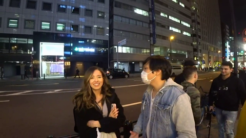 Pokimane gets trolled by japanese sniper.