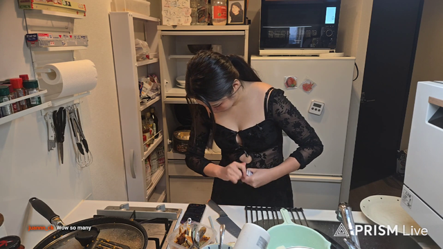 Hazunats tries to open cayenne pepper with her mouth