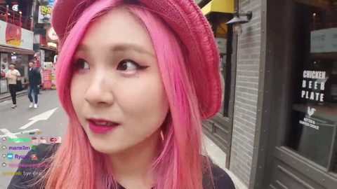 Korean Streamer gets recognized in public