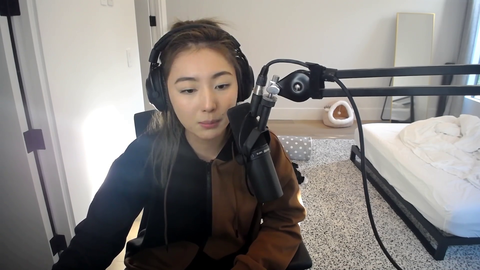 xChocoBars testing new sponsored headphones