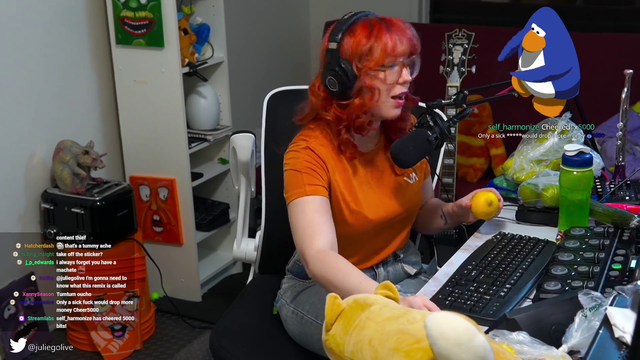 Juliegolive was sent lemons by her mod; chat started a hypetrain to make her eat one like an apple