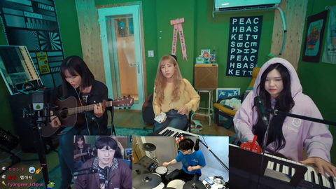 Charming_Jo jamming out with Hachubby, Yejuniverse, Sora, Rapapam
