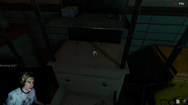 xQc starts having a earthquake in his house!