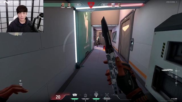 "Bronze Demon" Sykkuno gets 2nd knife kill against Valorant pro NRG s0m