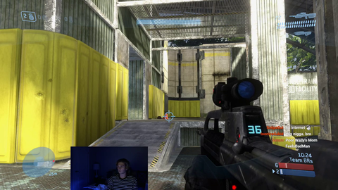 Idiot yelling at his Mom over Halo