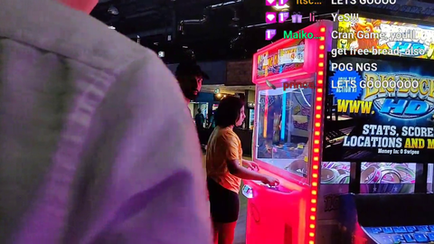 Streamer gets yelled at when trying to IRL stream in an arcade
