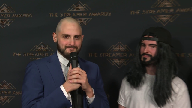 Charlie arrive at the streamer awards