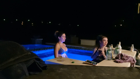 Alinity spots a stream sniper in Mizkifs backyard