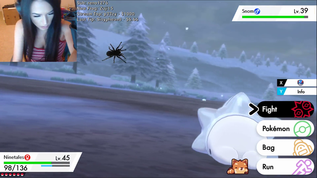 Jaycgee sees a spider on her desk. Mod trolls her OBS