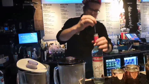 Andy Pyro showed a cool bartender on stream in Oulu, Finland