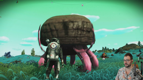 Gothalion finds a weird looking creature on NMS and it starts going in with perfect timing on the 'lean back'