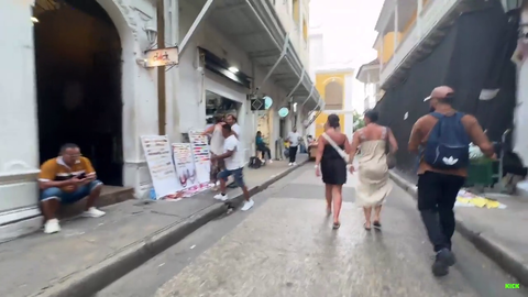 Moxie gets a surprise freestyle on her first stream in Colombia