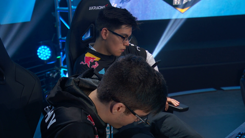 Rocket League caster cries because of ahooting.