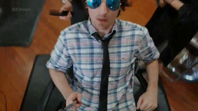 Hairdresser roasts Mitch