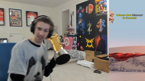 xQc shows off his OW award