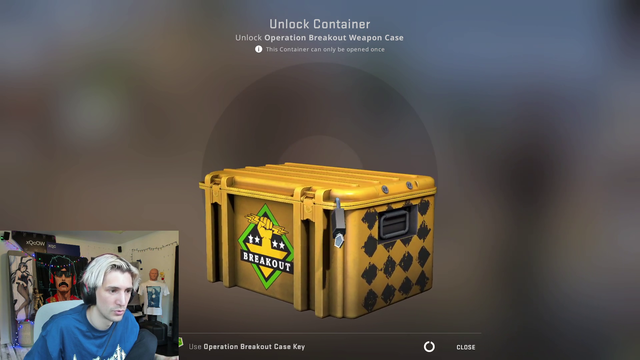 xQc finally opens his first knife in 500 cases
