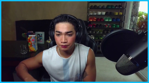 Bretman Rock's first ever livestream going swimmingly!