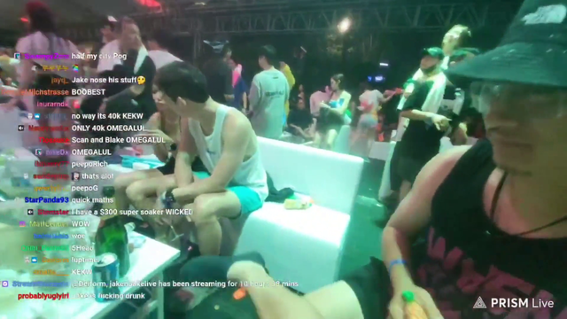 Jakenbake finds Summit1G in a festival