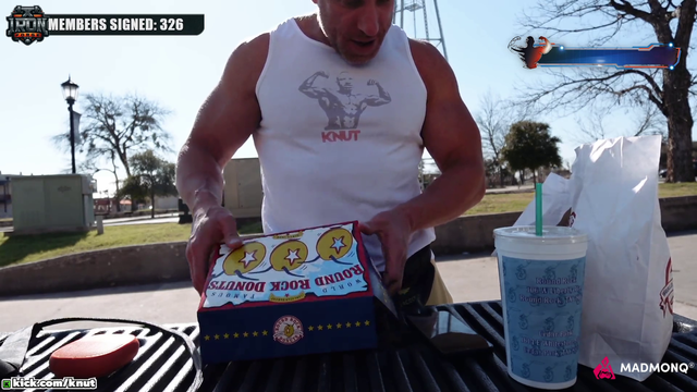 Knut finally gets his cinnamon buns