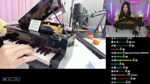Hachu finishes her Lego piano after 18 hours