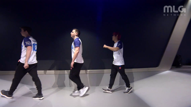 xQc no shoes no socks