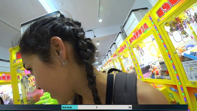 Streamer gifts her prize to a kid