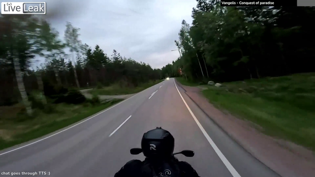 Velcuz gets streamsniped while riding his motorcycle