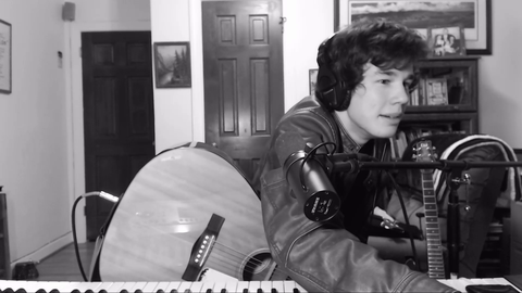 Music streamer that Shroud randomly hosted plays "Through the Fire and Flames" on guitar
