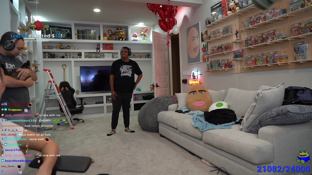 Maya talks about Russel's cat