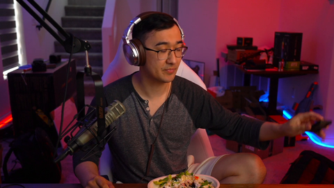 The difference between the twitch offer and the youtube offer to Sykkuno was INSANE
