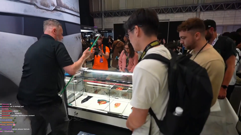 Mizukifu made a Star Wars fans' day by letting them hold Obi-Wan’s lightsaber from Revenge of the Sith movie