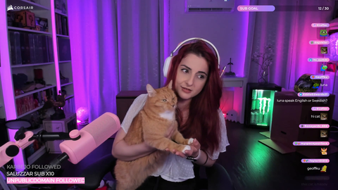 AnnieFuchsia's cat is happy
