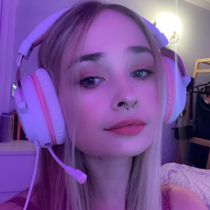 whoistheblondegirl