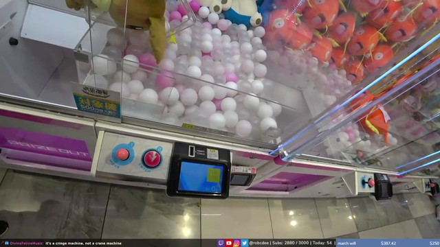 Streamer is so good at claw game, arcade workers have to make it harder for him