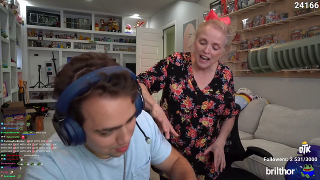 SimpMom loves mizkif