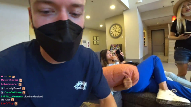 Jakenbakelive asks Hachu for proof for a strange bet that was made