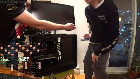 xQc Turning on self build pc for the first time PogU