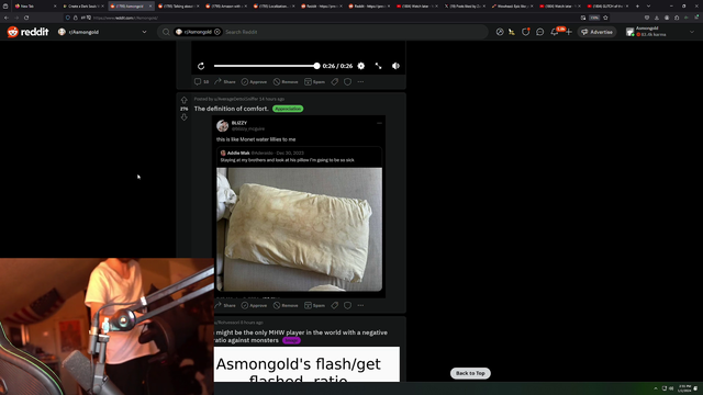Asmon shows his pillow