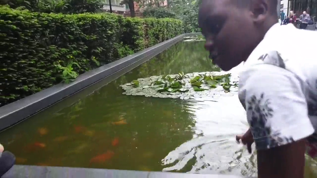 Crazy fan doesn't want to let GiannieLee go, chases her through London