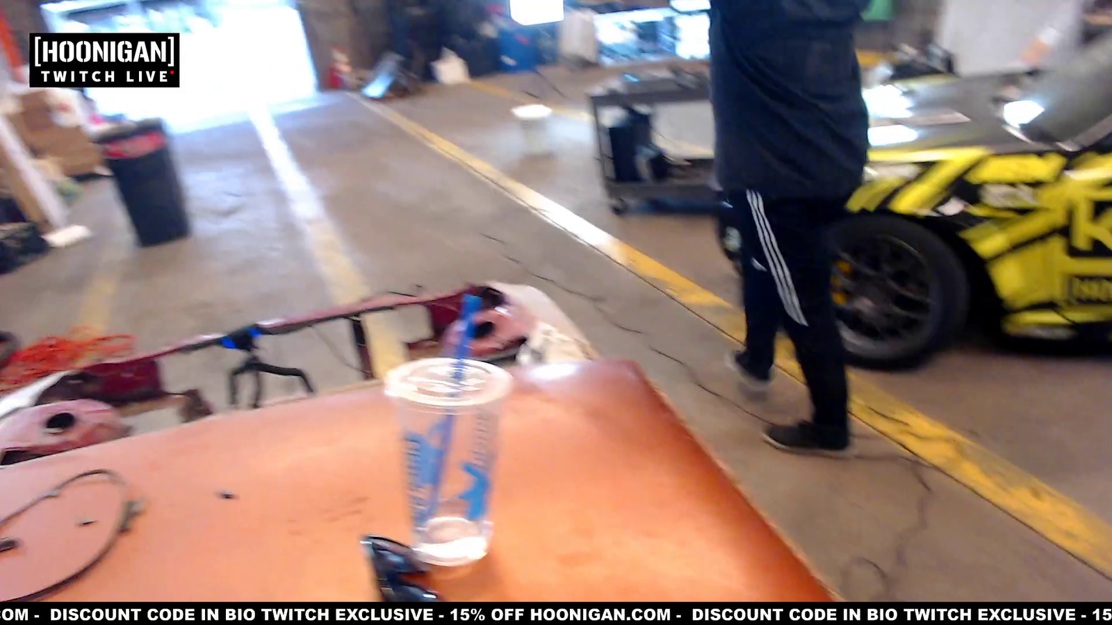 Guy completely shatters and drops rear windshield during carshop stream.