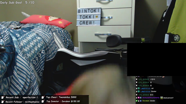Korean streamer finds something under her desk