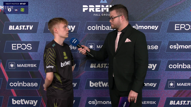 CSGO player does an interview impressively with head turned 180 degrees
