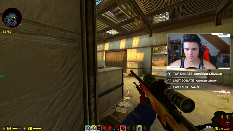 Streamer forgets to turn off his weapon and bomb wallhack in CSGO