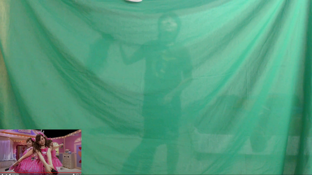 Toast changes clothes behind transparent screen