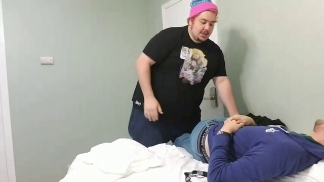 Chiropractor Greek fixes Soda's back