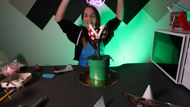 Cake streamer completes Super Mario Bros™ Piranha Plant cake after 7 hours of effort