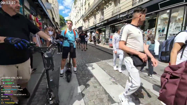 Streamer gets recognized on the street