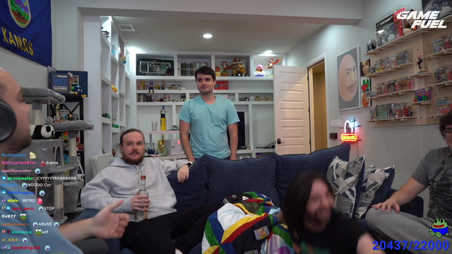 Mizkif, Cyr, Simply, Spaceboy and CrazySlick have an impromptu jam session