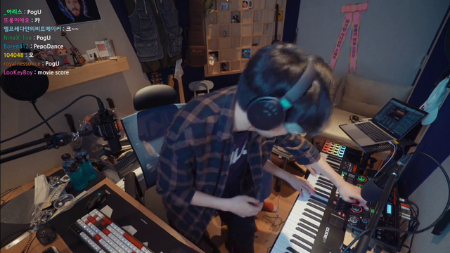 Charming_Jo and Hachubby make some loop music live